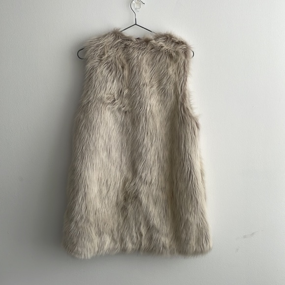 Faux Fur vest - Picture 2 of 3